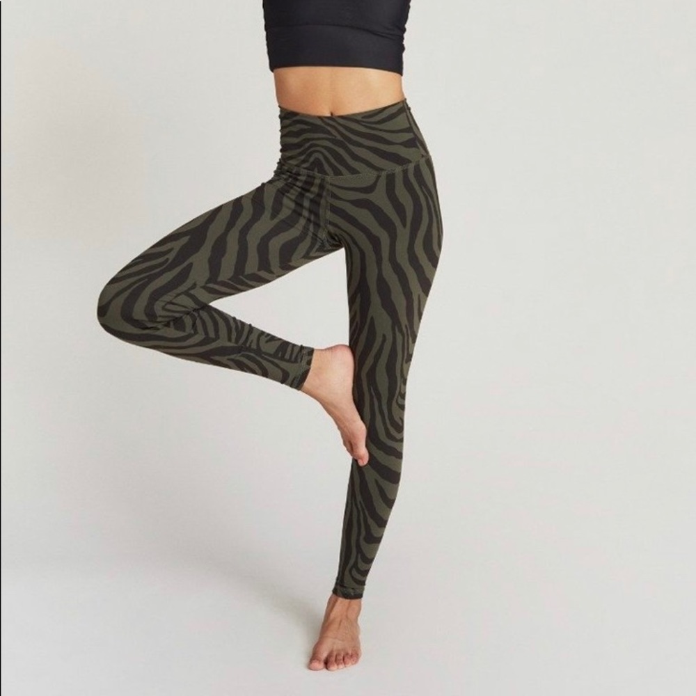 Strut This Teagan Ankle Leggings (Olive Zebra)